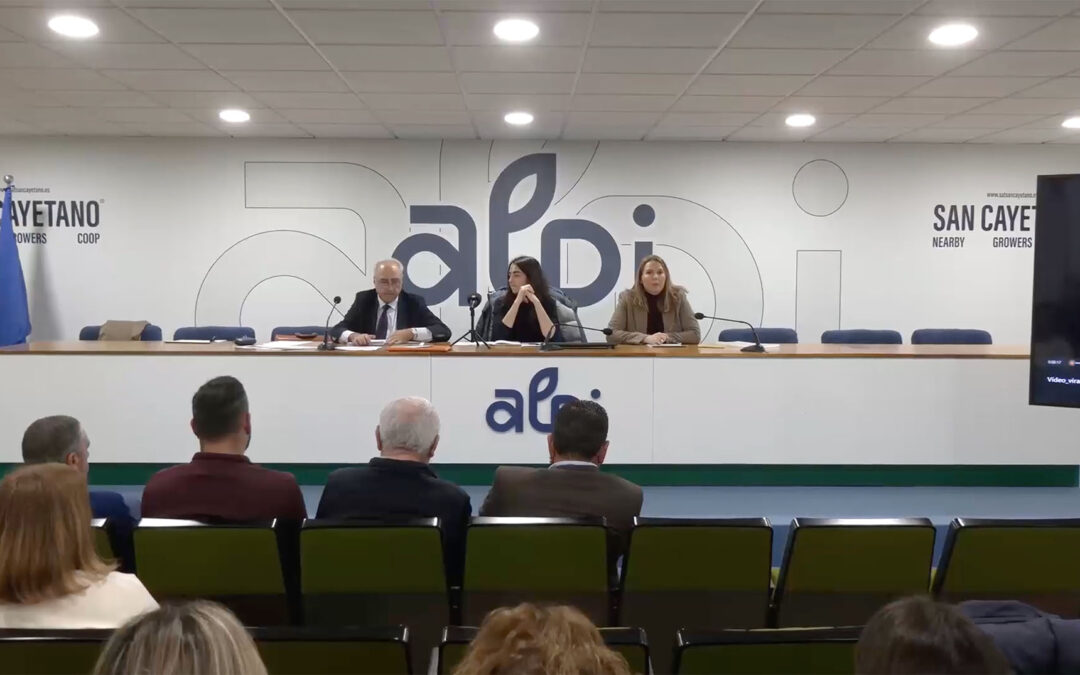 SOS Rural y Ecología y Libertad alertan de los peligros de los contratos firmados por los agricultores del Campo de Cartagena con las fotovoltaicas